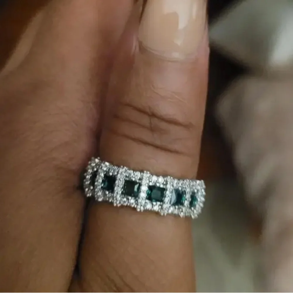 🆕 Beautiful Emerald Moissanite CZ Silver Cigar Band Ring